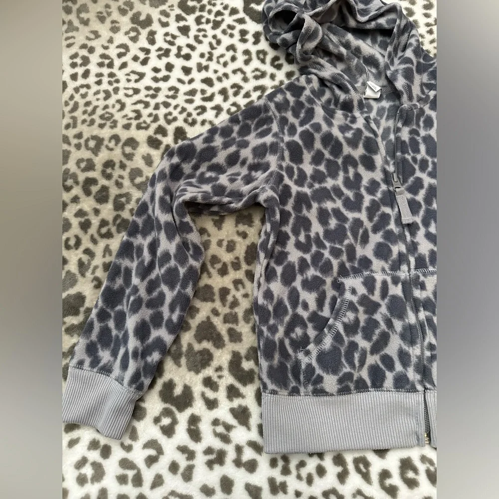 Old Navy Girls Micro Fleece Full Zip Hoodie in Leopard Gray Print Size Small 6 7